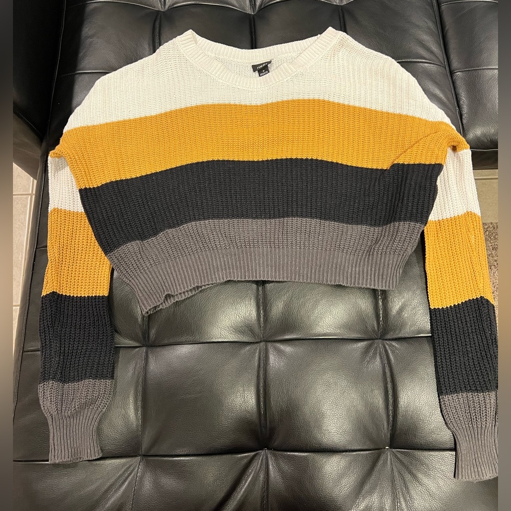 Rue 21 sweater size medium